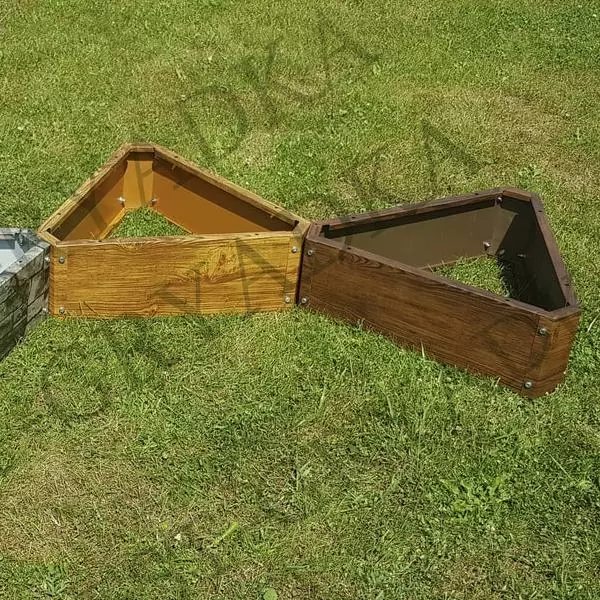 Клумбы треугольные, имитация дерева `Дуб Антик`